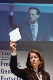 FDP-Präsidentin Petra Gössi zeigte gestern an der DV in Biel wenig Begeisterung für die No-Billag-Initiative. (Bild: Peter Klaunzer/Keystone)