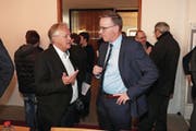 CVP-Parteipräsident Bruno von Rotz (links) im Gespräch mit Jürg Berlinger. (Bild: Roger Zbinden (Sarnen, 4. März 2018))