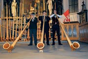 Das Alphorntrio Bärgmandli – diesmal mit Koni Häcki, Hans und Daniel Scheuber (von links). (Bild: Birgit Scheidegger (Alpnach, 6. November 2016))