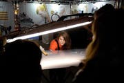 Nicht nur an Fachmessen (hier im Bild eine Berufsmesse in Martigny), sondern auch durch Berufsbotschafter an Elternabenden sollen im Kanton Luzern Lehrstellen beworben werden. (Bild: Keystone/Maxime Schmid)