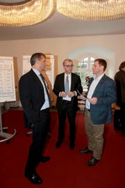 Nach dem ersten Wahlgang blieb das Rennen offen: Erich Ettlin (links) und André Windlin im Rathaus in Sarnen. (Bild Roger Zbinden)