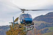 Zwei Tage lang flog die Polizei vom Chaltbach aus Suchmissionen. (Bild: Geri Holdener / Bote der Urschweiz)