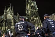 An der Silvesternacht in Köln kam es zu mehreren Zwischenfällen. Im ersten Prozess ist nun der Angeklagte vom Vorwurf der sexuellen Nötigung freigesprochen worden. (Symbolbild) (Bild: Keystone)