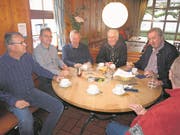 Stammtisch-Tour von Conrad Wagner in Hergiswil: von links: Alt-Gemeindeschreiber Ernst Minder, Regierungsratskandidat Conrad Wagner, Fredy Hablützel, Gemeinderat Walter Mösch und Alt-Landrat Josef Keiser.Bild: Kurt Liembd (Hergiswil, 20. Februar 2018) (Bild: Kurt Liembd (Hergiswil, 20. Februar 2018))