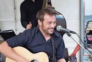 Sechs Formationen, die bei den einheimischen Tönen im Rahmen des Festivals auftreten werden; von oben links im Uhrzeigersinn: Sheepheadmonkeez, Duo Hölzig, Musikschule Uri, Dreierlei, Livio Baldelli und The Shameless. (Bilder: PD)