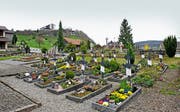 Die teuerste letzte Ruhestätte in Nidwalden: ein Urnengrab auf dem Friedhof in Emmetten. (Bild: Corinne Glanzmann / Neue NZ)