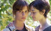 Alicia Vikander (links) und Eva Green spielen im Drama «Euphoria» zwei Schwestern, die sich langsam wieder annähern. (Bild: ZFF)