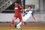 Kein Durchkommen: Der Surseer Lazar Lukic wird von einem Zürcher Abwehrspieler gestoppt. (Bild: Philipp Schmidli (Sursee, 17. März 2018))