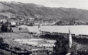 Der eidgenössische Schwingertag fand 1943 auf dem Schwingplatz direkt am Zugersee statt. (Bild: Zuger Schwingerverband)