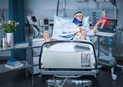 Bevor um 9 Uhr die Arbeiterinnen und Arbeiter in der Schweiz traditionell in die «Znüni-Pause» gehen, haben Unfälle von Versicherten der Suva neben menschlichem Leid bereits Kosten in Höhe von 1,5 Millionen Franken verursacht. (Bild PD)