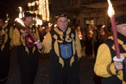 Der Fakelzug bei der Ausrufung des neu gewählten Heinivaters. (Bild: Corinne Glanzmann)