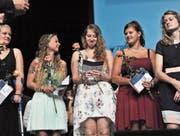 Sie freuen sich über ihre Fähigkeitszeugnisse als Malerinnen: Melanie Arnold, Samira Hauke, Laura Gamma, Angela Kempf und Marina Wipfli. (Bilder: Urs Hanhart (Altdorf, 26. August 2017))