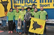 Ein Teil des Helferteams, das die Urner Läufer tatkräftig unterstützte und verpflegte. (Bilder: PD)