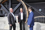 Verwaltungsratspräsident Heinz Keller (Mitte) mit den neu gewählten Verwaltungsräten Joe Christen (links) und André Britschgi auf dem Stanserhorn. (Bild Robert Schuler/PD)