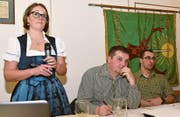 Ratlosigkeit bei Präsidentin Nadja von Rotz, Kassier René Ming und Aktuar Albert Durrer (v. l.). (Bild: Romano Cuonz (Giswil, 17. März 2018))