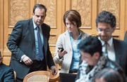 CVP-Präsident Gerhard Pfister (links) und FDP-Präsidentin Petra Gössi im Nationalratssaal. (Bild: Peter Schneider/Keystone (25. April 2016))