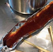 Caramelbonbons in Arbeit. (Bild: Jacqueline Schilling)