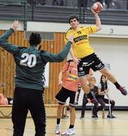 Altdorfs Rechtsaussen Fabian Auf der Maur erzielt vier Tore. (Bild: Urs Hanhart (Altdorf, 23. September 2017))
