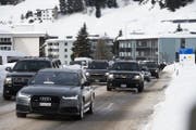 In einem dieser Wagen sitzt der US-Präsident Donald Trump. (Bild: Keystone / Gian Ehrenzeller)