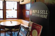 Bitcoin-Automat im Restaurant «Hörnli» in St. Gallen. (Bild: Gian Ehrenzeller/Keystone (St. Gallen, 14. Januar 2014))