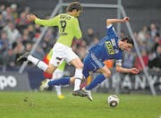 FCL-Trainer Gerardo Seoane (rechts) im FCL-Dress gegen Basel. (Bild: Philipp Schmidli (Emmenbrücke, 14. März 2010))