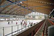 Eishockeyspieler trainieren im Sporting-Park. (Bild: Corinne Glanzmann)