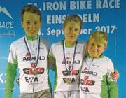 Die erfolgreichen Urner Kids in Einsiedeln; von links: Silvio Gisler sowie Joya und Neo Ziegler. (Bild: PD (Einsiedeln, 24. September 2017))