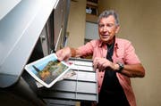 Vor 20 Jahren wurde die Postkarte in der Toscana an Hugo Brösel abgeschickt. (Bild: Stefan Kaiseer / Neue ZZ)