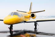 Ein Jet des TCS bringt am Dienstagabend die ersten Verletzten in die Schweiz zurück. (Bild: TCS)