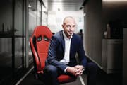 CEO Patrick Marti am neuen Hauptsitz in der Suurstoffi. (Bild: Stefan Kaiser (Rotkreuz, 20. Februar 2018))