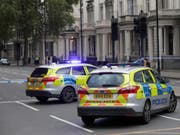 Mehrere Menschen sind in London von einem Auto auf dem Trottoir angefahren und verletzt worden. Nach Angaben der Polizei erfasste das Auto am Samstag um 15.21 Uhr MESZ vor dem weltbekannten Victoria and Albert Museum Fussgänger. (Bild: Keystone/AP/KIRSTY WIGGLESWORTH)