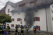 Im Gebäude des «Forum für Schweizer Geschichte» schwelt ein Brand. (Bild: Geri Holdener/ Bote der Urschweiz)