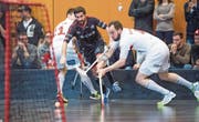 Der Sarner Christof Ming setzt sich gegen die Thuner Remo Scheuner (links) und Adrian Saurer durch. (Bild: Pius Amrein (Sonntag, 25. März 2018))