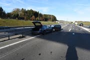 Die Unfallstelle bei der Raststätte Knonaueramt. (Bild: Kantonspolizei Zürich (Affoltern am Albis, 22. November 2017))