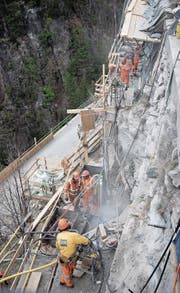 Um über Ostern freie Fahrt zu ermöglichen, wurde bis am Donnerstag auf Hochtouren gearbeitet. (Bild: Corinne Glanzmann (Bristen, 11. April 2017))