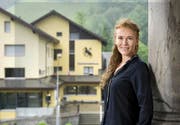 Daria Christen (49) vor dem Gemeindehaus Wolfenschiessen. (Bild Corinne Glanzmann)