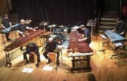 Alle Musiker im Zusammenspiel und Instrumente in Hülle und Fülle am Konzert im Casineum. (Bild: Norina Oostenbrug (23. Februar 2018))