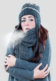 Unser Körper reagiert auf verschiedenen Ebenen auf eisige Temperaturen. (Bild: Getty)