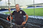 Bauchef Alois Arnold strahlt vor Freude: «Meine Helfer haben in den vergangenen Tagen wirklich fantastische Arbeit geleistet.» (Bild: Urs Hanart)