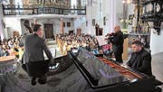 Das Ensemble Arte Diversa unterhielt die Schüler mit Klassik und viel Humor. (Bild: Urs Hanhart (Andermatt, 13. April 2017))