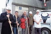 Von links: Urban Camenzind, Jost Gisler, Peter Stadler, Franz Kempf und Stephan Philipp beim Spatenstich. (Bild: Josef Zurfluh (Altdorf, März 2018))