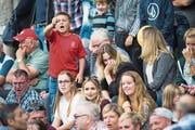 Kein Fussballfest: Auf den Zuschauerrängen blieb die Stimmung äusserst verhalten. (Bild: Eveline Beerkircher (Altdorf, 12. August 2017))