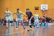 Sarnen-Spieler Gianluca Amstutz (rechts am Ball) erwartet im Tessin emotionale Partien. (Bild: Roger Grütter (Sarnen, 28. März 2016))