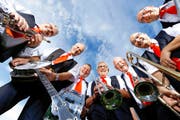 Die Neuheimer Dixie-Kapelle Deutz von links: Leo Utiger, Hanspeter Signer, Otmar Steiner, Fritz Spillmann, Andy Hanselmann, Alex Döbeli und Joe Zürcher. (Bild: Stefan Kaiser)