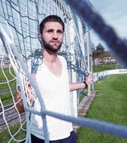 Mentor Latifi ist überzeugt vom Klassenverbleib mit Zug 94. (Bild: Werner Schelbert (Zug, 30. März 2017))