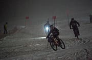Spektakel pur auf der Klostermatte. (Bild: Roger Grütter (Engelberg, 24. Februar 2018))