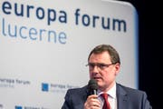 Thomas Jordan, Präsident des Direktoriums der SNB, spricht am Europa Forum in Luzern. (Bild: Keystone / Alexandra Wey)