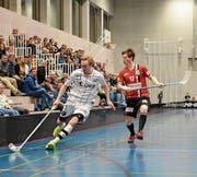 Tatu Eronen (am Ball) ist derzeit in Torlaune. (Bild: Simon Abächerli)