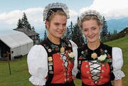 Das Jodelduett Natascha und Maruschka Monney. (Bild: Rosmarie Berlinger (Klewenalp, 13. Juli 2017))