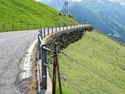 Die Klausenpassstrasse im Gebiet Äbnet vor den Verbesserungen. (Bilder Hartmut Schubert)